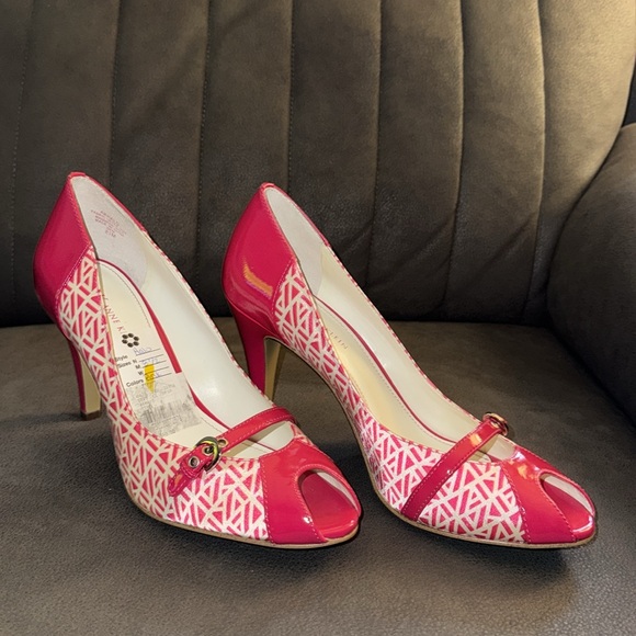 Pink and white heels - Picture 2 of 5